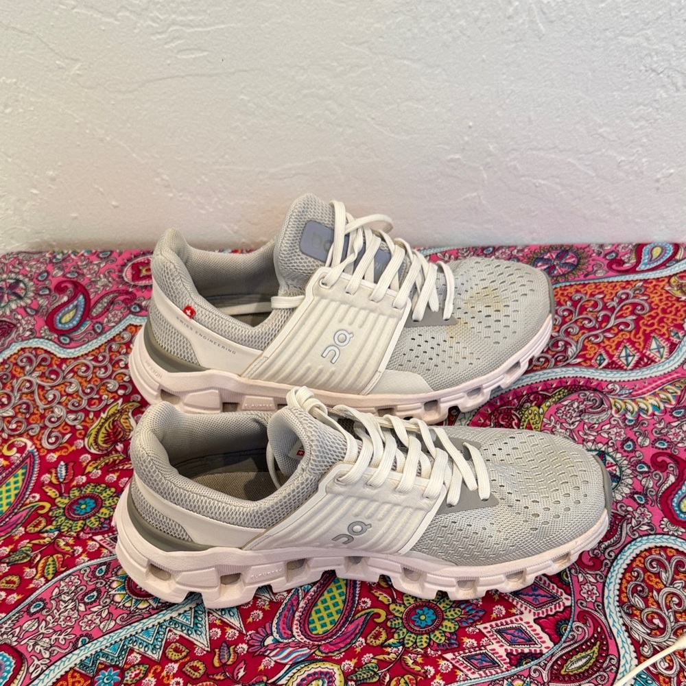 On Running Women's Cloudswift Athletic Shoes in Light Gray